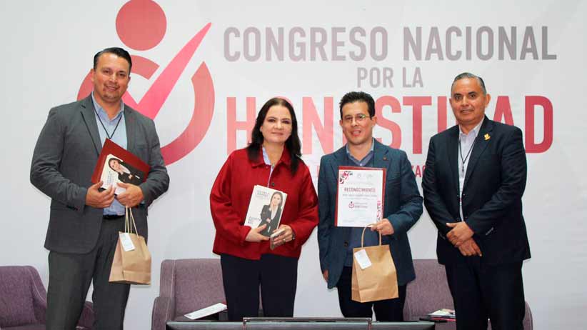 “Luz en la Sombra”, testimonio y orientaciones para servidores públicos: Julieta del Río