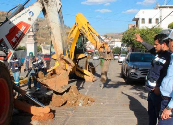 Trabaja JIAPAZ en reemplazamiento de tubería antigua en Avenida Quebradilla