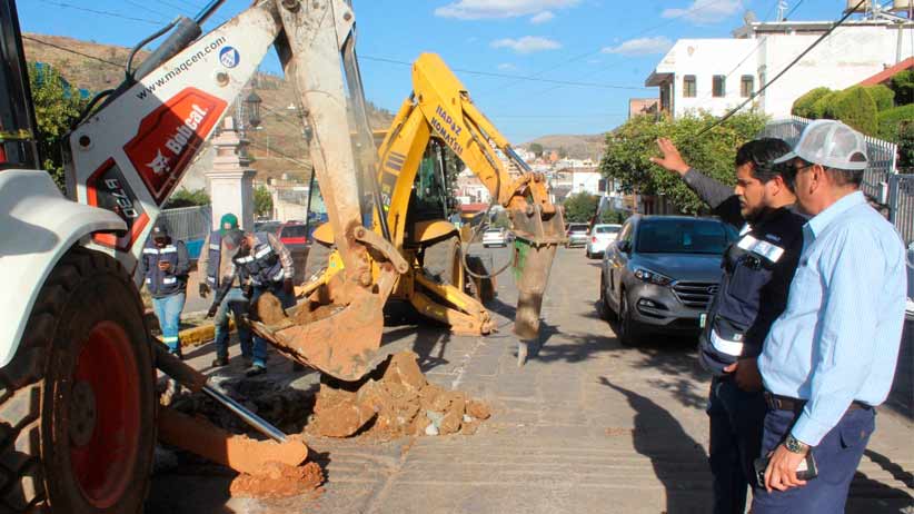 Trabaja JIAPAZ en reemplazamiento de tubería antigua en Avenida Quebradilla