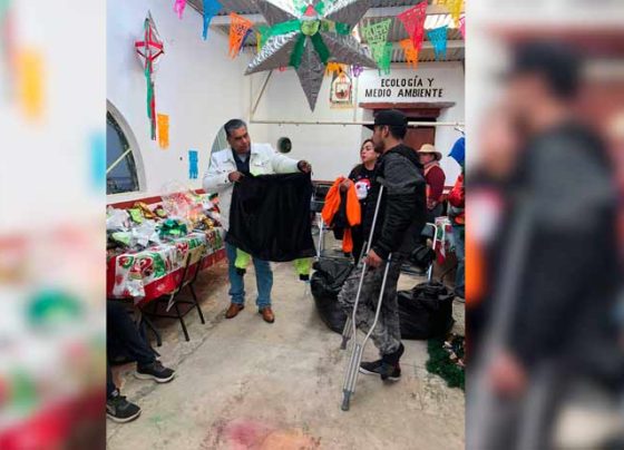 Ramiro Hinojosa entrega uniformes a personal de Limpia y reconoce su labor en Sombrerete