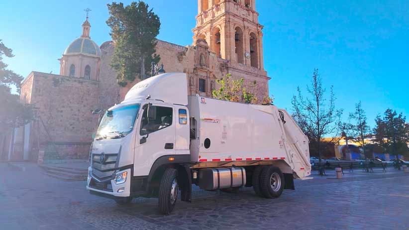 Refuerza Ramiro Hinojosa servicio de limpia con nueva unidad recolectora
