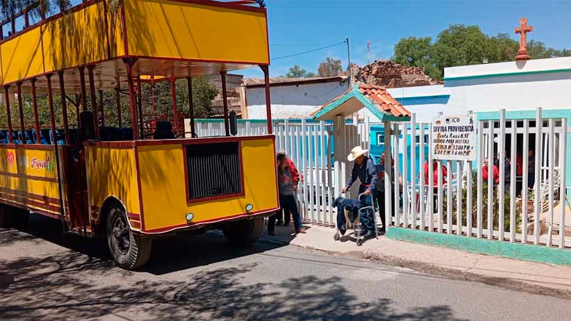 Alegría y sonrisas: adultos mayores disfrutan paseo en el “Frijolito” en Sombrerete