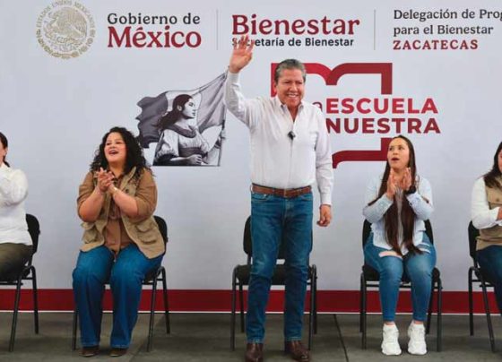 Encabeza Gobernador David Monreal entrega de tarjetas del programa La Escuela es Nuestra a planteles de Fresnillo