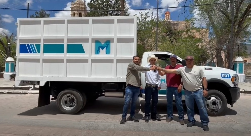 Mario Macías fortalece servicios públicos con nuevo camión recolector de basura