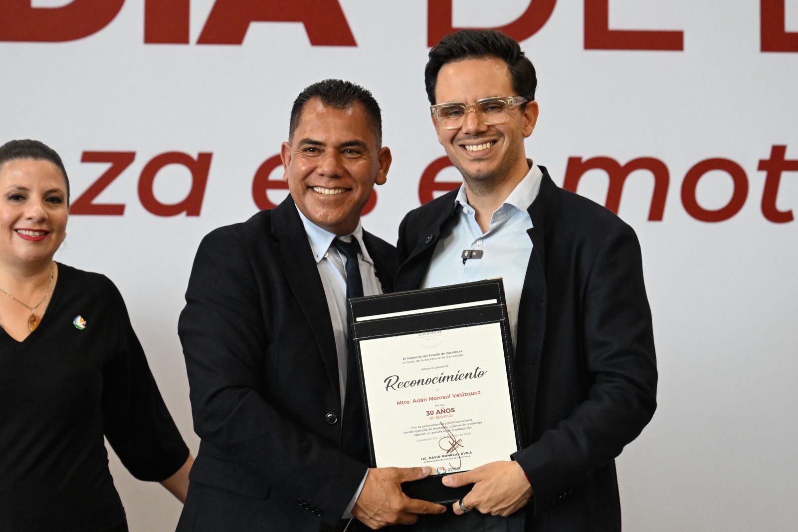 Gobierno de Zacatecas reconoce a las y los docentes; otorga reconocimientos por 30 y 40 años de servicio