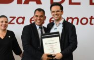 Gobierno de Zacatecas reconoce a las y los docentes; otorga reconocimientos por 30 y 40 años de servicio