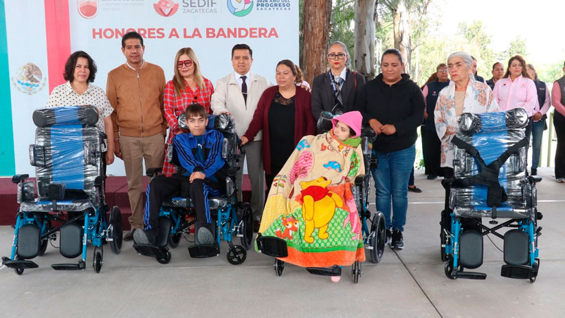 Entrega SEDIF sillas PCA y apoyos económicos para atender necesidades prioritarias de familias zacatecanas