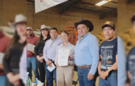 Impulsa Manuel Acosta el desarrollo agrícola de Monte Escobedo con entrega de semilla de maíz