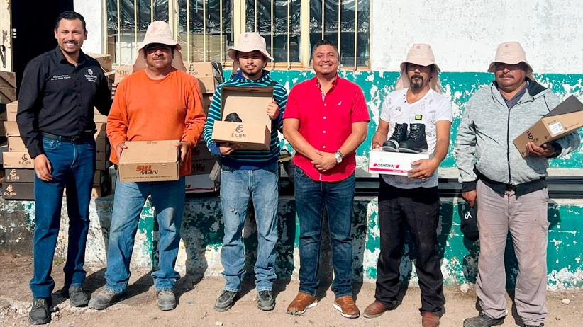 Equipa Pier Michel al personal de Obras y Servicios Públicos en Villa de Cos