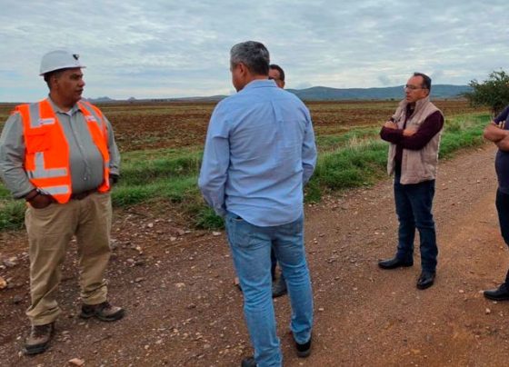 Impulsa Ramiro Hinojoza la conectividad rural: supervisa rehabilitación de caminos en Juanes