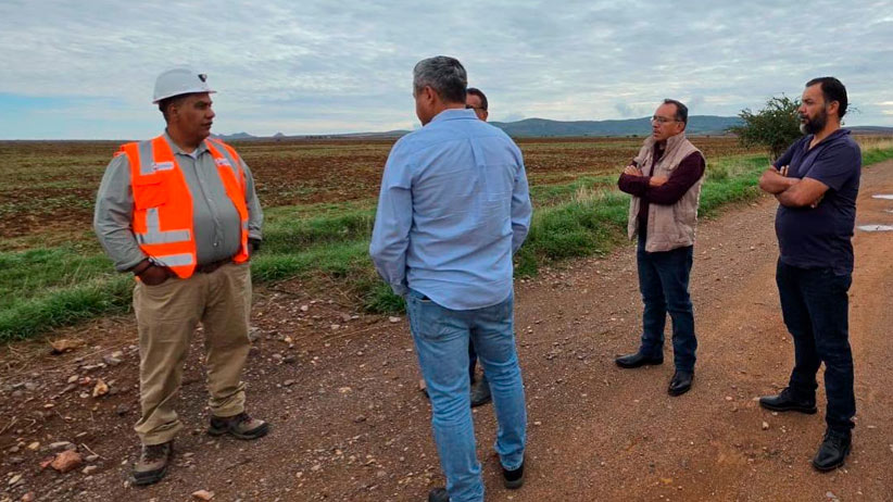 Impulsa Ramiro Hinojoza la conectividad rural: supervisa rehabilitación de caminos en Juanes