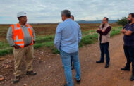 Impulsa Ramiro Hinojoza la conectividad rural: supervisa rehabilitación de caminos en Juanes