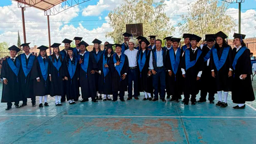 Mario Macías refrenda su respaldo a la educación