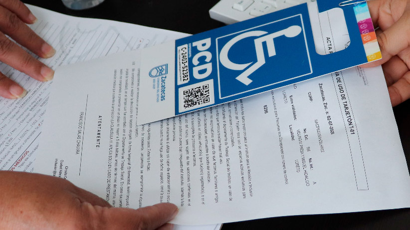 Mantiene Gobierno de Zacatecas entrega de credenciales y tarjetones para personas con discapacidad
