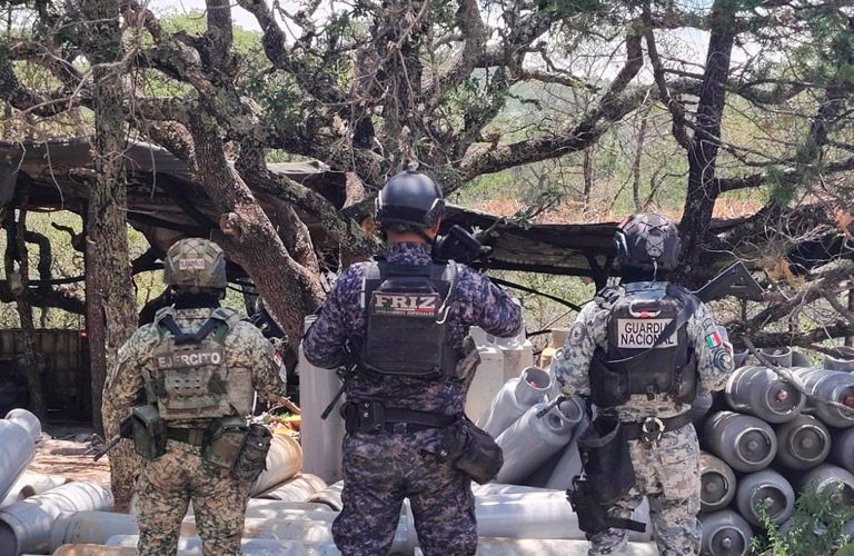 Guardia Nacional, Ejército Mexicano y Secretaría de Seguridad Pública del Estado de Zacatecas localizaron e inhabilitaron un laboratorio clandestino para la elaboración de droga sintética y un campamento en el municipio de Sombrerete, Zac.