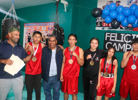 Ramiro Hinojoza reconoce a campeones del boxeo y refrenda respaldo al deporte en Sombrerete