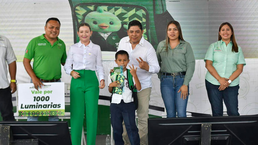El Gobernador Ricardo Gallardo lleva apoyos educativos, alimentarios e infraestructura a Matlapa