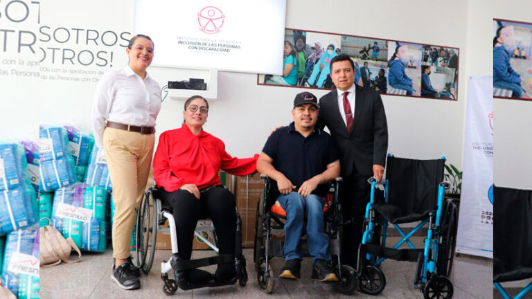 Entrega Gobierno de Zacatecas apoyos funcionales y pañales a personas con discapacidad