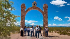 José Luis Martínez rehabilita camino Coyotillos-Los Encinos