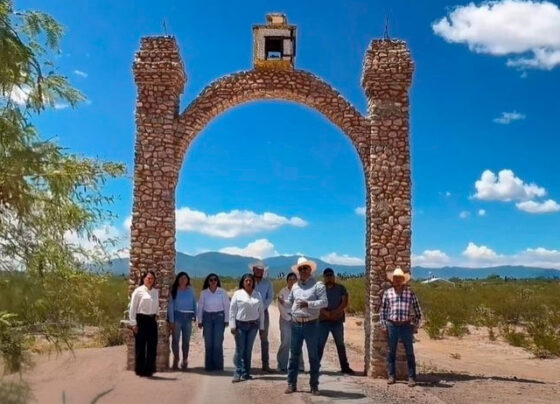 José Luis Martínez rehabilita camino Coyotillos-Los Encinos
