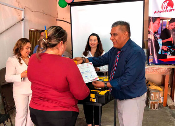 Impulsa Ramiro Hinojoza la autonomía económica de las mujeres en Sombrerete