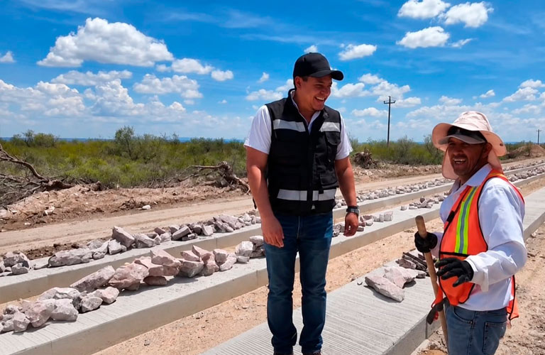 Pier Michel impulsa rehabilitación de caminos rurales en Villa de Cos
