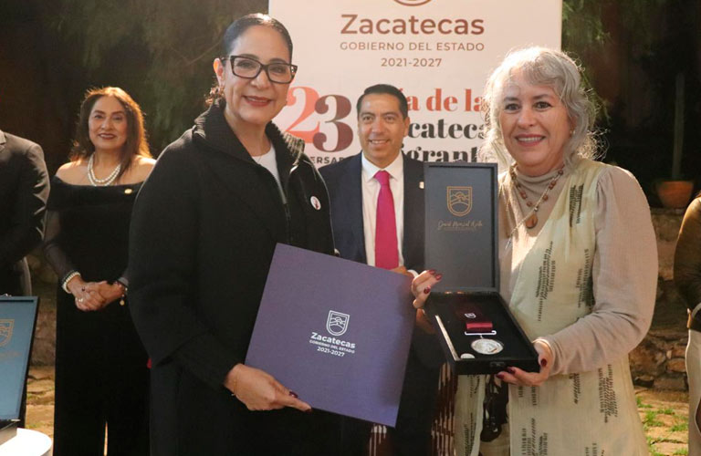 Entrega Gobierno de Zacatecas reconocimiento “Adalid Cantera y Plata 2026” a dos zacatecanas migrantes