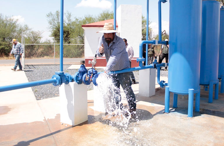 Garantiza Gobernador David Monreal Ávila acceso al agua potable a familias zacatecanas