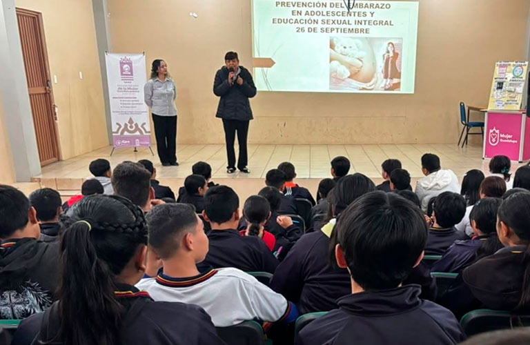 Fortalece Gobierno de Pepe Saldívar acciones de prevención del embarazo adolescente