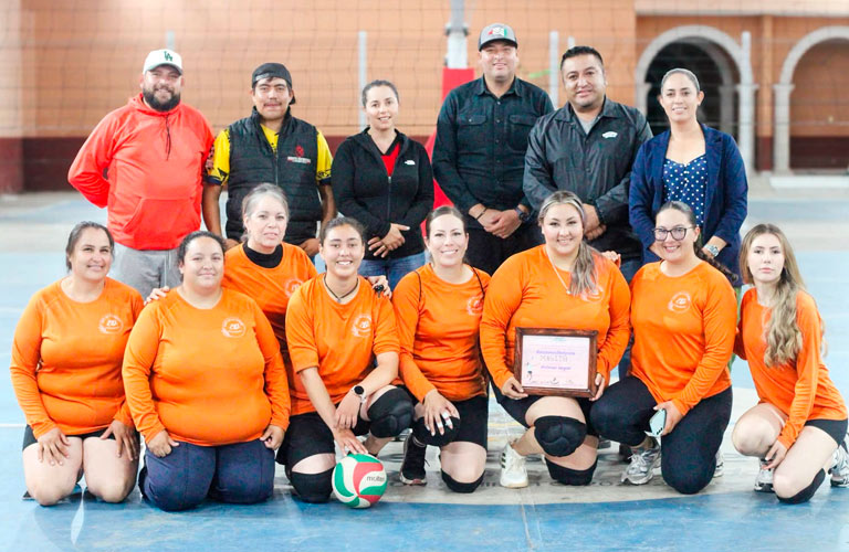 Manuel Acosta encabeza premiación del Torneo Municipal de Voleibol Femenil