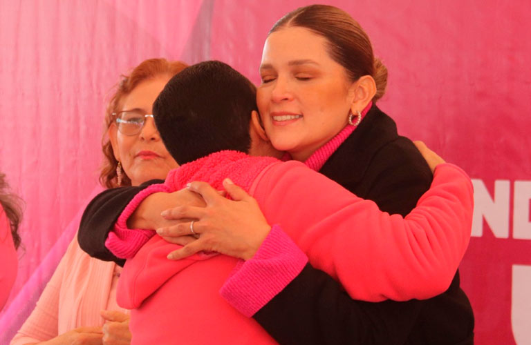 Con marcha rosa previene gobierno de Pepe Saldívar el cáncer de mama