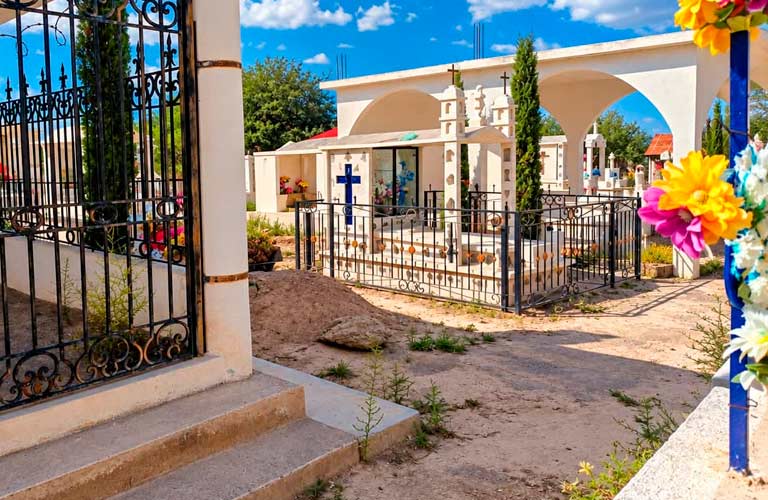 Concluyen trabajos de limpieza en el Panteón de Estación Catorce previo al Día de Muertos