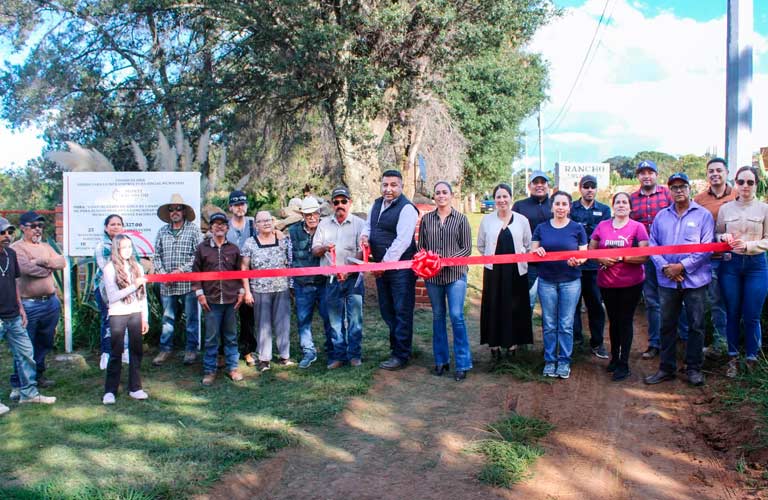 Manuel Acosta Galván consolida infraestructura básica en Monte Escobedo con red de agua potable en Víboras