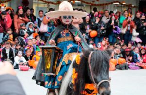 Gobierno de Pepe Saldívar promueve las tradiciones del Día de Muertos con concurso y recorrido “Pasitos de Tradición”