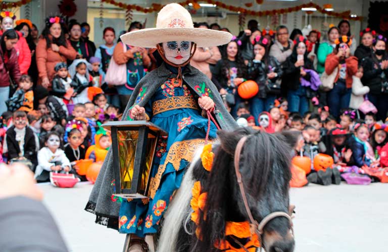 Gobierno de Pepe Saldívar promueve las tradiciones del Día de Muertos con concurso y recorrido “Pasitos de Tradición”