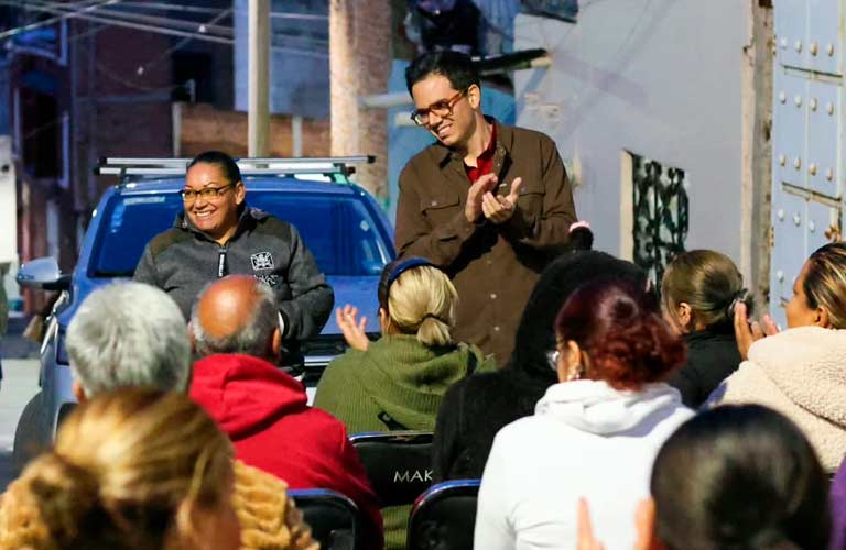 Continúa Rodrigo Reyes con asambleas informativas; este jueves sostuvo encuentro con vecinos de la colonia H. Ayuntamiento